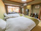【ツインベッド】和室10畳落ち着いた和室にシモンズ製ベッドを配した客室。