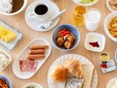 *朝食:和洋食のプチバイキング形式でご用意しております。(一例)