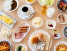 *朝食:和洋食のプチバイキング形式でご用意しております。(一例)