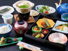 美味しい旅館の朝食をお召し上がりください。