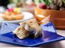 “白身のトロ”と称されるのどぐろを藻塩でシンプルに