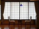 趣ある照明や調度品が彩る、レトロモダンな和室