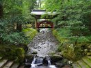 越後一宮 彌彦神社|玉の橋|清らかな御手洗川に架かる神聖な橋