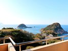 全室オーシャンビュー、日本海一望でき、夕陽や漁火など四季折々の絶景をご覧いただけます。