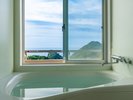 海見えるお風呂付客室、四季折々の絶景をお愉しみ下さい。