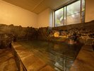 水底の湯を使った大浴場