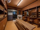 露天風呂、大浴場ともに広々ご利用いただける脱衣所をご用意しています