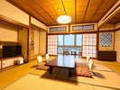 <本館・西棟>大正ロマン。建築100年超の歴史ある客室一例。