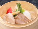 【春の四季会席】もち豚と赤城地鶏の源泉せいろ蒸し