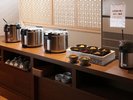 ご夕食のお味噌汁、ご飯、お茶漬け用出汁、薬味