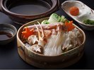 旬の越前蟹のうまみをふんだんに味わえる絶品鍋。