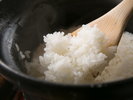 【ふきやの朝ごはん一例】お部屋ごとにオリジナルの土鍋で炊いた、炊きたてのご飯をお運びいたします。
