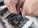 火打石を用意しております。どうぞ火を作ることを試してみてください。