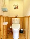 全部屋にそれぞれ専属独立した清潔で綺麗な水まわりがあります。温水便座トイレとシャワールーム。