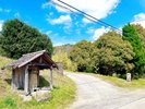 ・看板を曲がれば当施設です