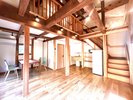 伝統の良さそのままに新しいスタイルを取入れた長屋門メゾネット部屋。一年中快適に過ごせる