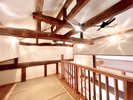 伝統の良さそのままに新しいスタイルを取入れた長屋門メゾネット部屋。一年中快適に過ごせる
