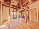 伝統の良さそのままに新しいスタイルを取入れた長屋門メゾネット部屋。一年中快適に過ごせる