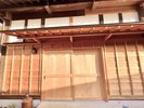 伝統の良さそのままに新しいスタイルを取入れた長屋門メゾネット部屋。一年中快適に過ごせる