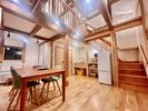 伝統の良さそのままに新しいスタイルを取入れた長屋門メゾネット部屋。一年中快適に過ごせる