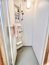 部屋ごとに専属バスルームがあり、他人と共用することがなく、安心して使って頂けます。