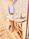 部屋ごとに専属シャワールームがあり、他人と共用することがなく、安心して使って頂けます。