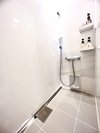 温水洗浄便座トイレとシャワーは全て室内にあって、とても便利。水回りは清潔で綺麗。