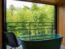 露天風呂付き客室<竹の音>目の前に竹林。当客室だけの景色です。