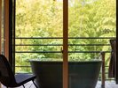 露天風呂付き客室<竹の音>目の前に竹林。当客室だけの景色です。