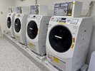 コインランドリーは2階廊下奥にございます1回600円(乾燥込)洗剤は自動投入なので持ち込み不要です