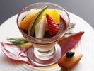 〆の甘味はフルーツパフェ