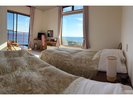 3階角部屋ツイン仕様。幼児添い寝時BED寄せます。BEDに寝ながら海と日の出が見れます(室内禁煙テラス可)