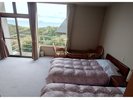 朝日が心地よい2階ツインルームです♪♪お友達同士に人気のお部屋です(客室内禁煙、テラスでどうぞ)