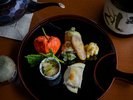 その時期ごとの美味を厳選した一皿。自家製の唐墨や海老の山葵和え他、夏を感じる八寸を召し上がれ。