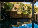 露天風呂は山に隣接して山林が望め、解放感がございます。(本館の福一露天風呂もご利用いただけます)