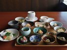スムージーやフレッシュなお野菜から始まる、諧暢楼の朝餉。
