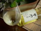 さっぱりとした旬の会席料理に合わせてご用意している白ワイン。お食事とのマリアージュをお愉しみください