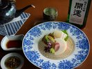 山里に吹く初秋の風に耳を澄ましながら、旬の味覚と選び抜かれた美酒のひとときを諧暢楼にて。