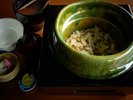 締めくくりには、香り高き松茸ご飯を。秋の香が立ちのぼる一椀。