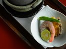 盛り付けにもこだわった霜月のお料理。季節の滋味を存分にどうぞ。