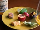 彩り豊かな旬の味覚を少しずつ。五感で楽しむ八寸。