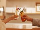 夜はバーで乾杯