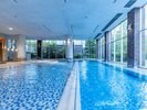 屋内温水プール。通年ご利用できます(スイミングキャップ要着用・おむつが取れていないお子様は利用不可)
