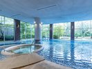 屋内温水プール。通年ご利用できます(スイミングキャップ要着用・おむつが取れていないお子様は利用不可)
