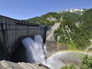 黒部ダム(高さ日本一のダム)【画像提供:富山県】※立山駅からの所要時間は約3時間
