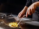 朝食は鉄板で焼き上げるふわふわオムレツが好評。