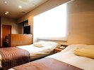 【304】こじんまりとした客室はツインベッド和洋室。檜を使用した露天風呂は大きめの浴槽です(2名様まで)