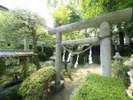 ■中庭/当館に鎮座している藤森稲荷