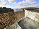 【大浴場】男湯:露天風呂から白浜の景色をお楽しみ頂けます。
