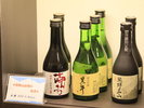 【売店商品】地酒の販売もございます。お部屋でゆっくり味わうのがオススメです。